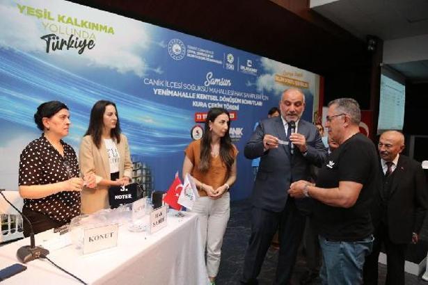 Canik ilçesinde vatandaşlar yeni evlerine sevinçle kavuştu