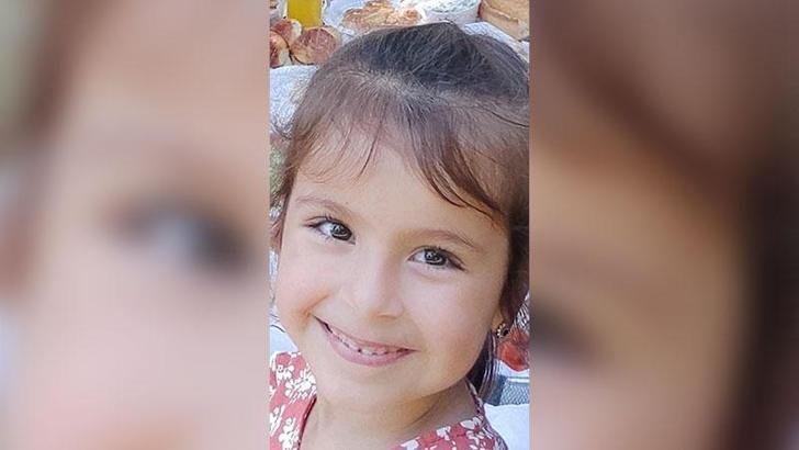 Sokakta oynarken üzerine demir kapı devrilen Aysima, hayatını kaybetti