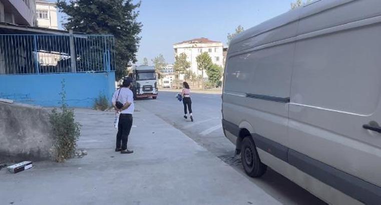 Sultangazi'de "Yol kenarında soyunan kadın kazaya neden oldu" iddiası