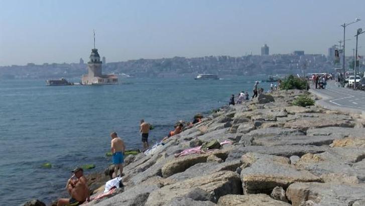 İstanbul'da sıcak havadan bunalanlar sahil ve park alanlarına koştu