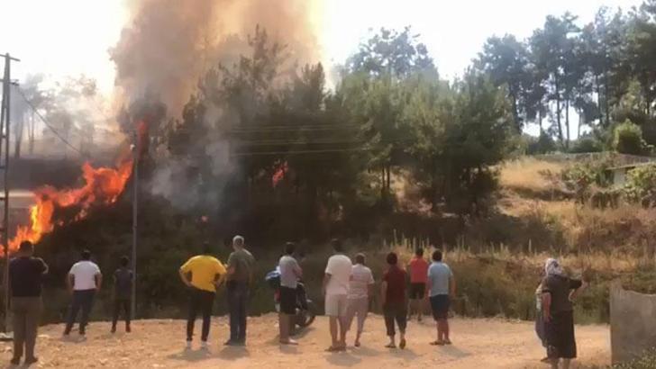 Anamur'da yerleşim yeri yakınında orman yangını