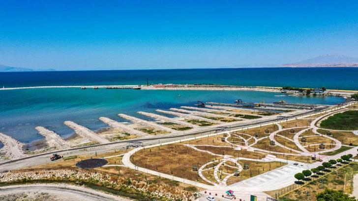 Van Gölü'nden 1 milyon 110 bin metreküp dip çamuru çıkarıldı