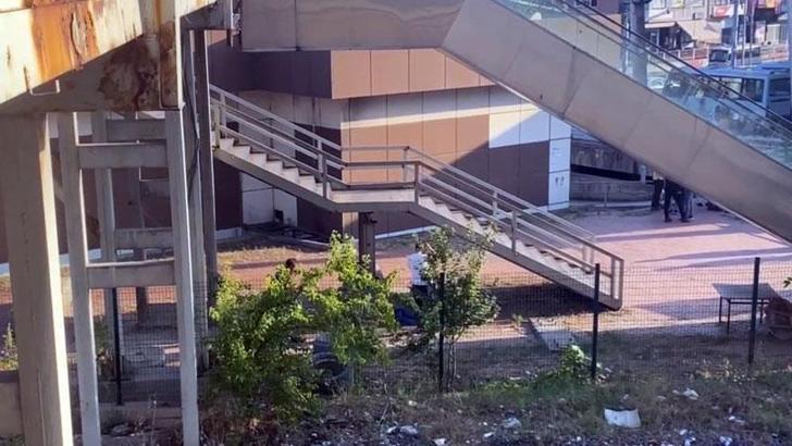 Üst geçidin altında bebeğini doğurup poşete bıraktı; bebek öldü, anne gözaltında