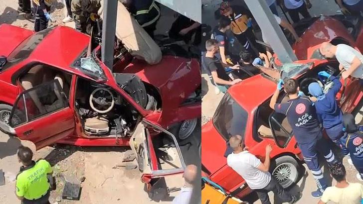 Bursa'da otomobil, üst geçit ayağına çarptı; 2 kardeş ağır yaralı