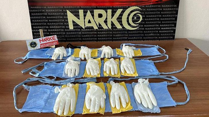 Bel ve bacaklarına sardığı bezlerden uyuşturucu çıktı