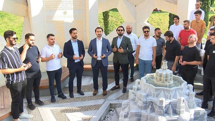 AK Parti Gençlik Kolları 15 Temmuz Şehitler Anıtı'nı ziyaret etti