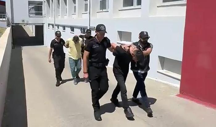 Adana'da 'torbacı' operasyonunda 2 tutuklama