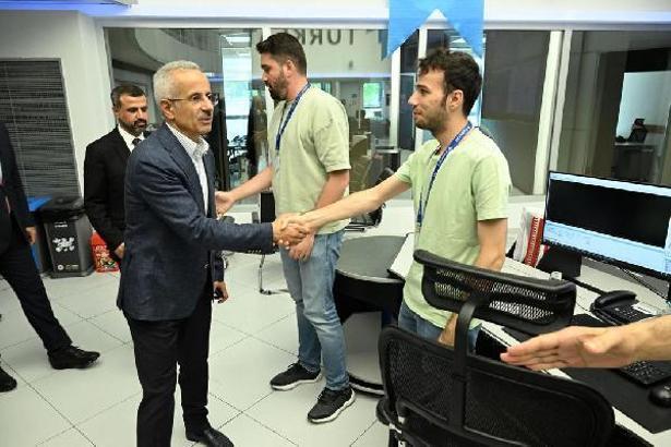 Bakan Uraloğlu'ndan, 15 Temmuz'da bombalanan Türksat'a ziyaret