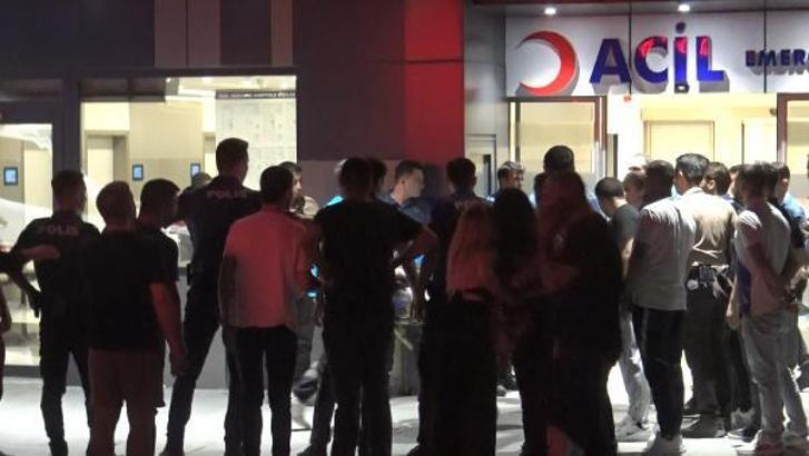 (Ek fotoğraflar) Avcılar'da sahneye çıkan Erkan Doğanay silahlı saldırıda ağır yaralandı