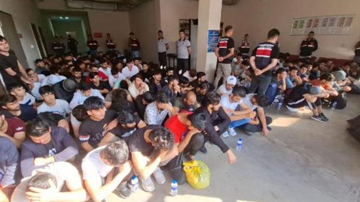 Afganistan uyruklu 138 kaçak göçmen, ülkelerine gönderildi