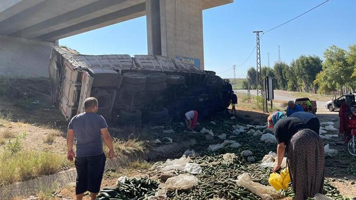 Lastiği patlayan kamyonet, viyadükten düştü; 3 yaralı
