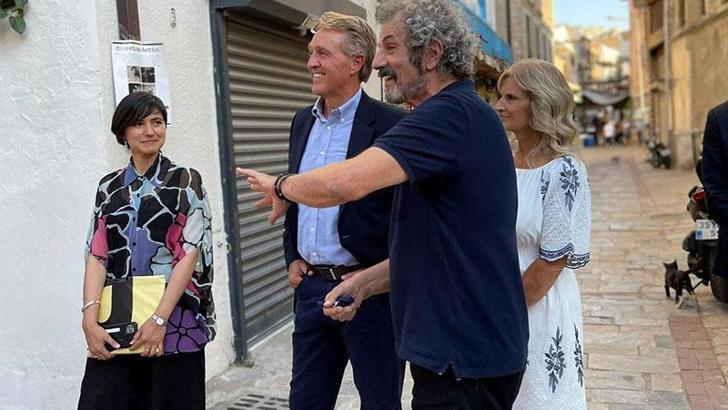 ABD Büyükelçisi Flake ve eşi, İzmir'de eski Yahudi mahallesini gezdi