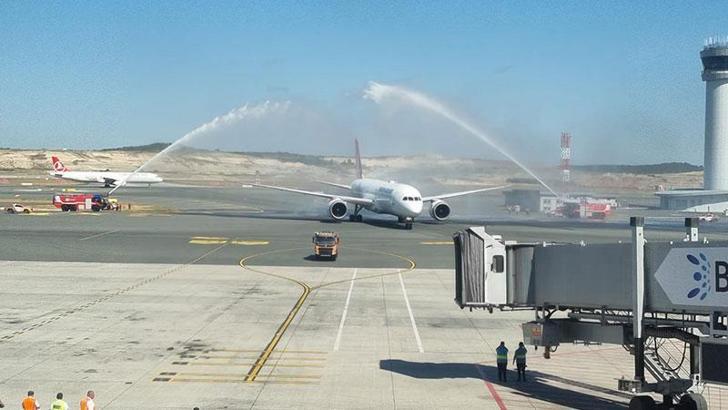 A Milli Kadın Voleybol Takımı'na yurtta coşkulu karşılama