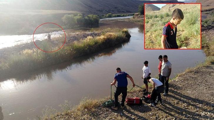 Suyun yükselmesiyle oluşan adacıkta mahsur kalan Muhammet’i AFAD kurtardı