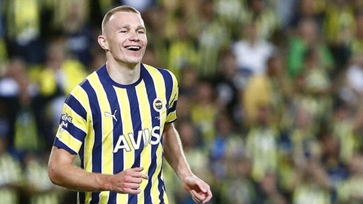 Fenerbahçe, Attila Szalai'ye transfer görüşmelerini ilerletmesi için izin verdi