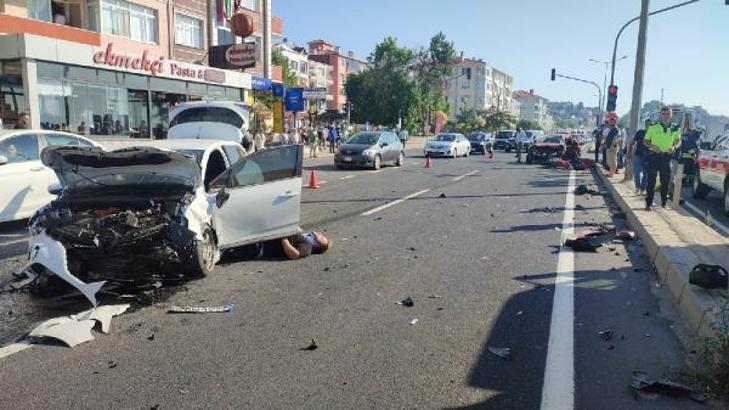 Tekirdağ'da kavşakta iki otomobil çarpıştı: 1 ölü, 4 yaralı