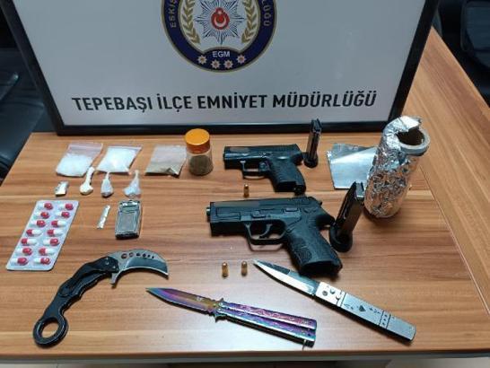 Eskişehir'de, aranan 2 şüpheli apart dairede yakalandı