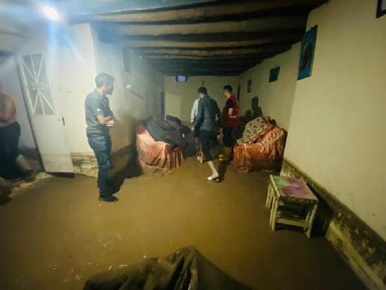 Doğubayazıt'ta sağanak sele neden oldu; evleri su bastı