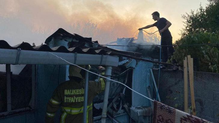 Kerpiç evde çıkan yangın iki eve daha sıçradı; 1 kişi dumandan etkilendi