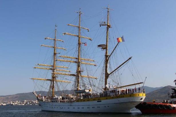 'Yüzen tarih', İzmir Alsancak Limanı'na demir attı