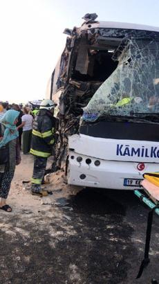 Eskişehir'de yolcu otobüsü, TIR'a çarptı: 23 yaralı