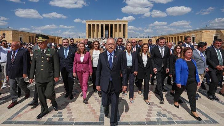 Kılıçdaroğlu, Lozan'ın 100'üncü yılında Anıtkabir'i ziyaret etti