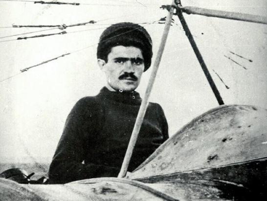 Bir asır önce şehit olan Tayyare Binbaşı Fazıl Bey'in cenaze töreni görüntüleri ortaya çıktı