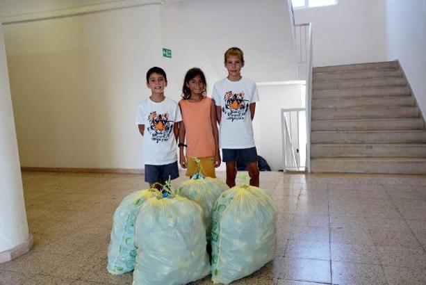 Çeşme'de atık dönüşüm malzemesi getiren çocuklar su parkında eğlence biletini kapıyor