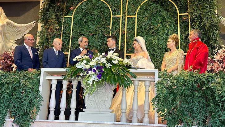 MHP Genel Başkanı Devlet Bahçeli, Ankara'da nikah şahidi oldu