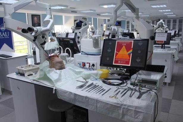BAU Tıp’tan öğrencilerine 500 bin liralık bilimsel destek