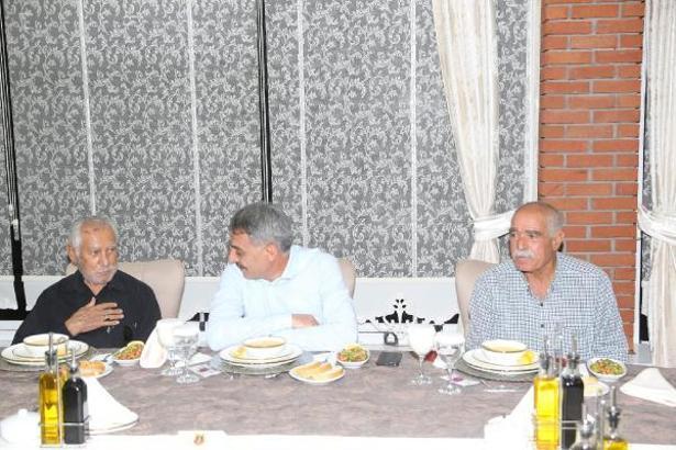 Tunceli’de jandarma, alevi dedeleriyle Muharrem ayı iftarı düzenledi