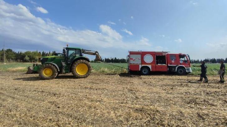 Tekirdağ'da yangına giden itfaiye aracı çamura saplandı