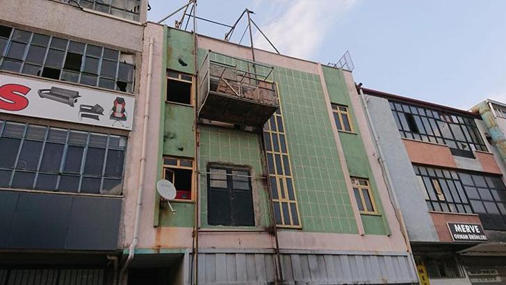 Ankara'da başı yük asansörü ile duvar arasına sıkışan çocuk hayatını kaybetti