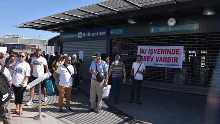 İzmir'de grev nedeniyle metro ve tramvay seferleri yapılamadı