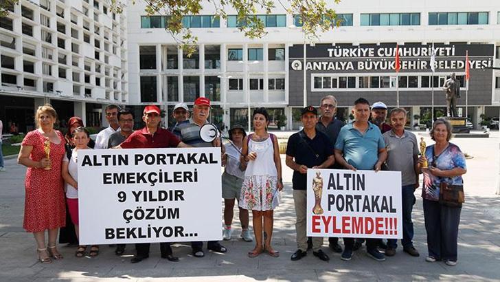 Altın Portakal Film Festivali çalışanlarından tazminat eylemi