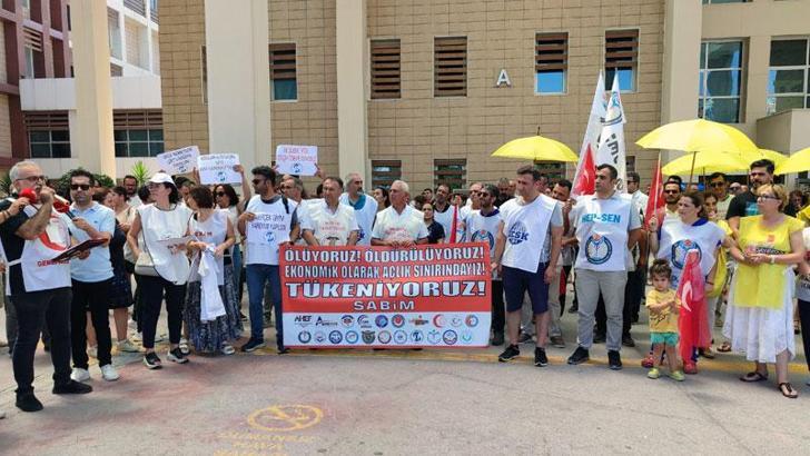 Mersin'de sağlık çalışanları iş bıraktı