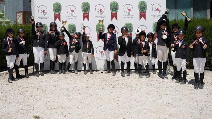 Binicilikte Pony Ligi'nin finali koşuldu