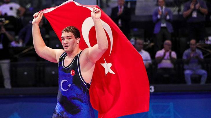 Cemal Yusuf Bakır, 110 kiloda dünya şampiyonu oldu