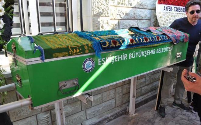 Eski Devlet Bakanı Dedelek'in eşi Vasfiye Dedelek son yolculuğuna uğurlandı