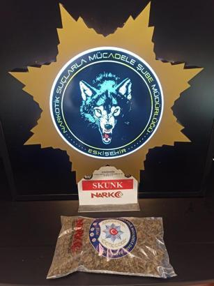 Üst aramasında 1 kilo 70 gram esrar çıktı; gözaltında