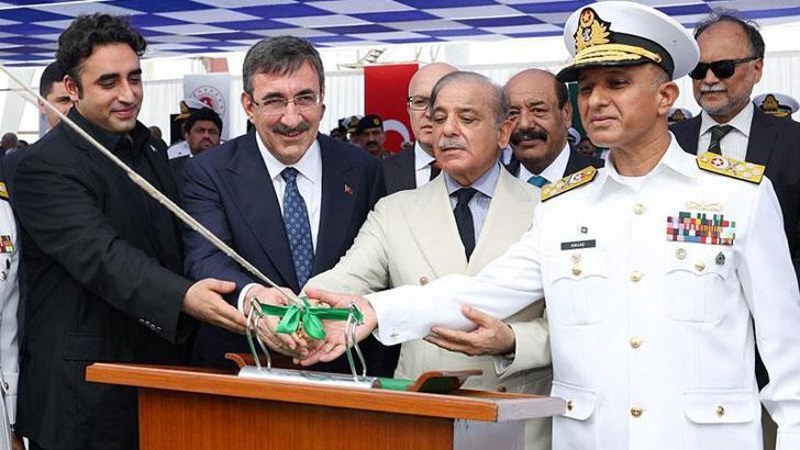 Pakistan MİLGEM Projesi'nin son gemisi PNS TARIQ suyla buluştu