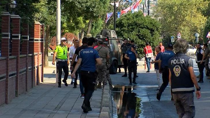 Büyükçekmece Adliyesi önünde polisin dur ihtarına uymayarak kaçan motosikletli iki kişi yakalandı