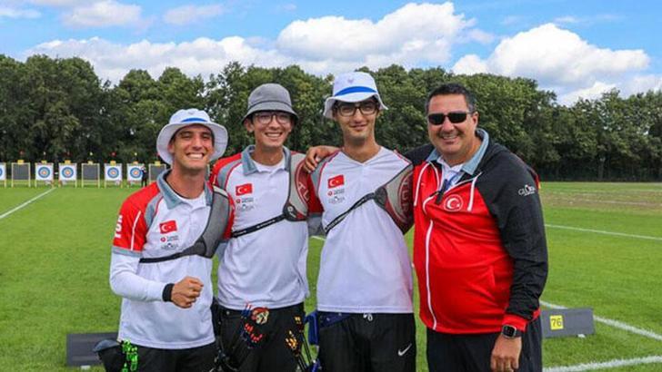 Klasik Yay Erkek Milli Takımı gümüş madalya kazandı