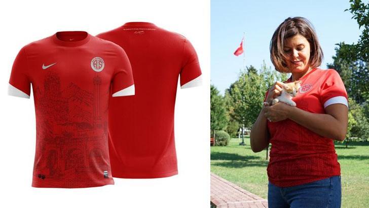 Antalyaspor’un kırmızı forması sokak hayvanlarına adandı