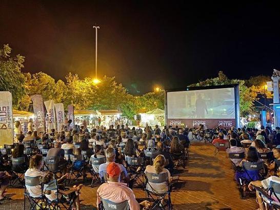 Açık hava sineması etkinlikleri Bozcaada'da başladı