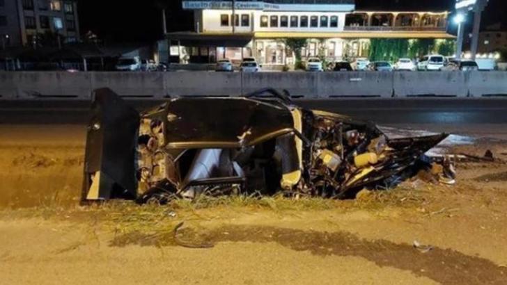 Otomobil bariyerlere çarptıktan sonra yağmur suyu kanalına düştü: 1 yaralı