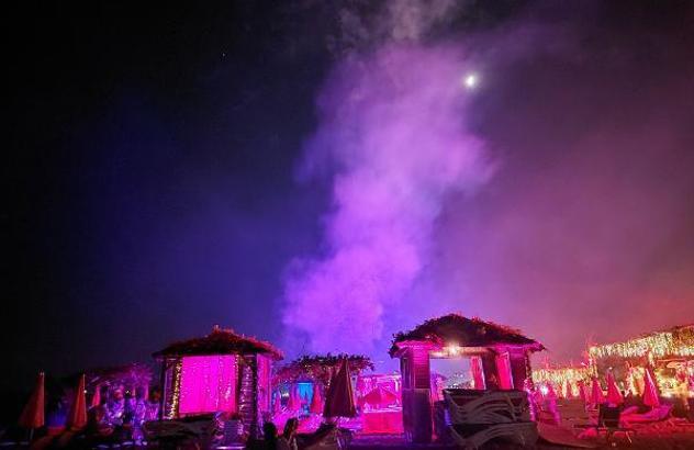 Dünyaca ünlü Konyaaltı Sahili 'gazino'ya dönüştü