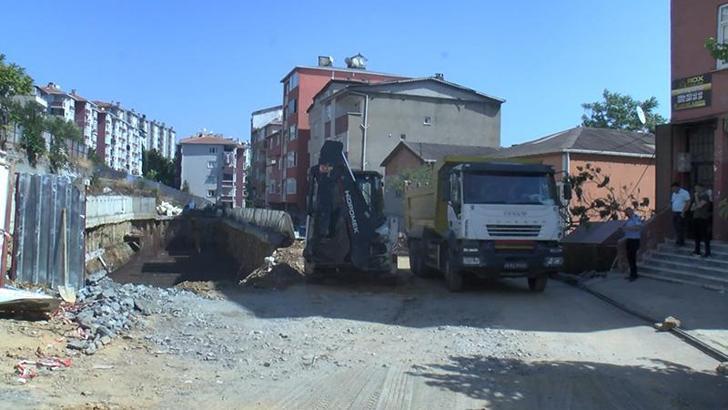Sarıyer'de çöken yolda dolgu çalışması devam ediyor