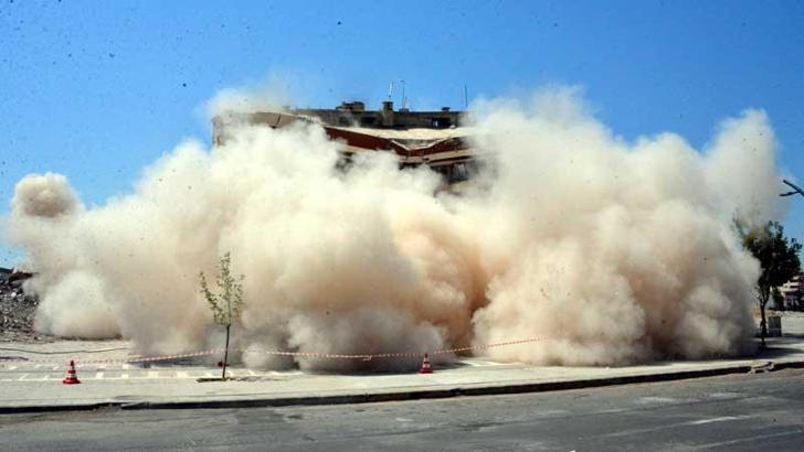 'Hasarlı binalardaki yıkımın yarattığı toz bulutu kansere ve solunum hastalıklarına sebep oluyor'