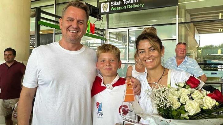 İzmirli sörfçü Sarp Şarlı'dan büyük gurur